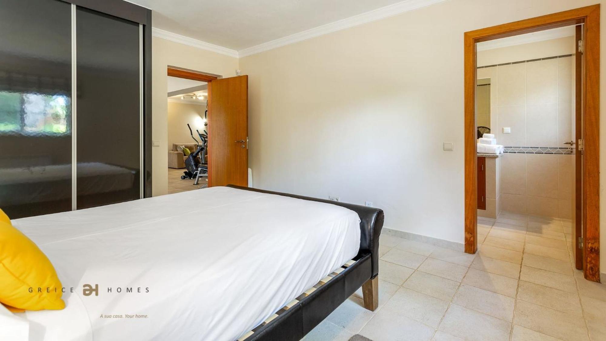Luxuosa Moradia V5 Em Quarteira - Greice Homes Экстерьер фото