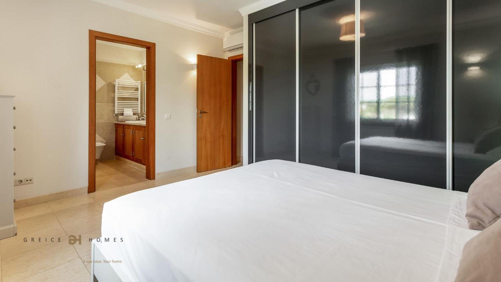 Luxuosa Moradia V5 Em Quarteira - Greice Homes Экстерьер фото
