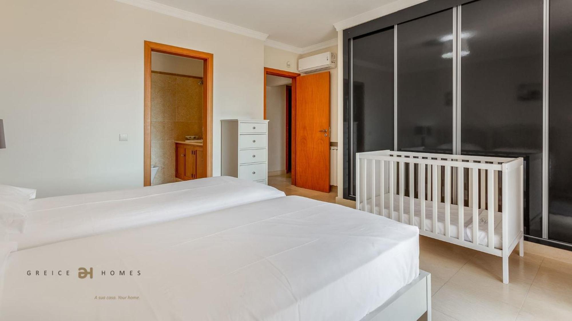 Luxuosa Moradia V5 Em Quarteira - Greice Homes Экстерьер фото