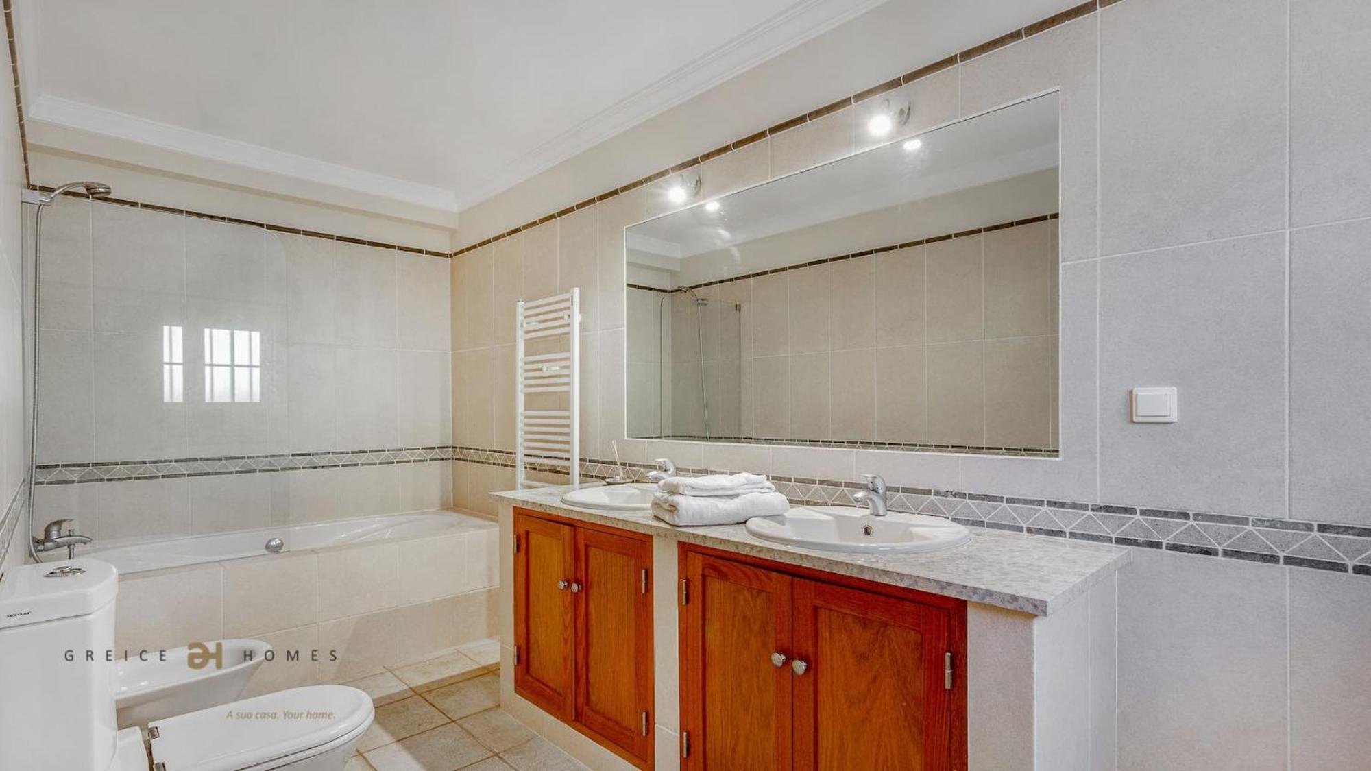 Luxuosa Moradia V5 Em Quarteira - Greice Homes Экстерьер фото