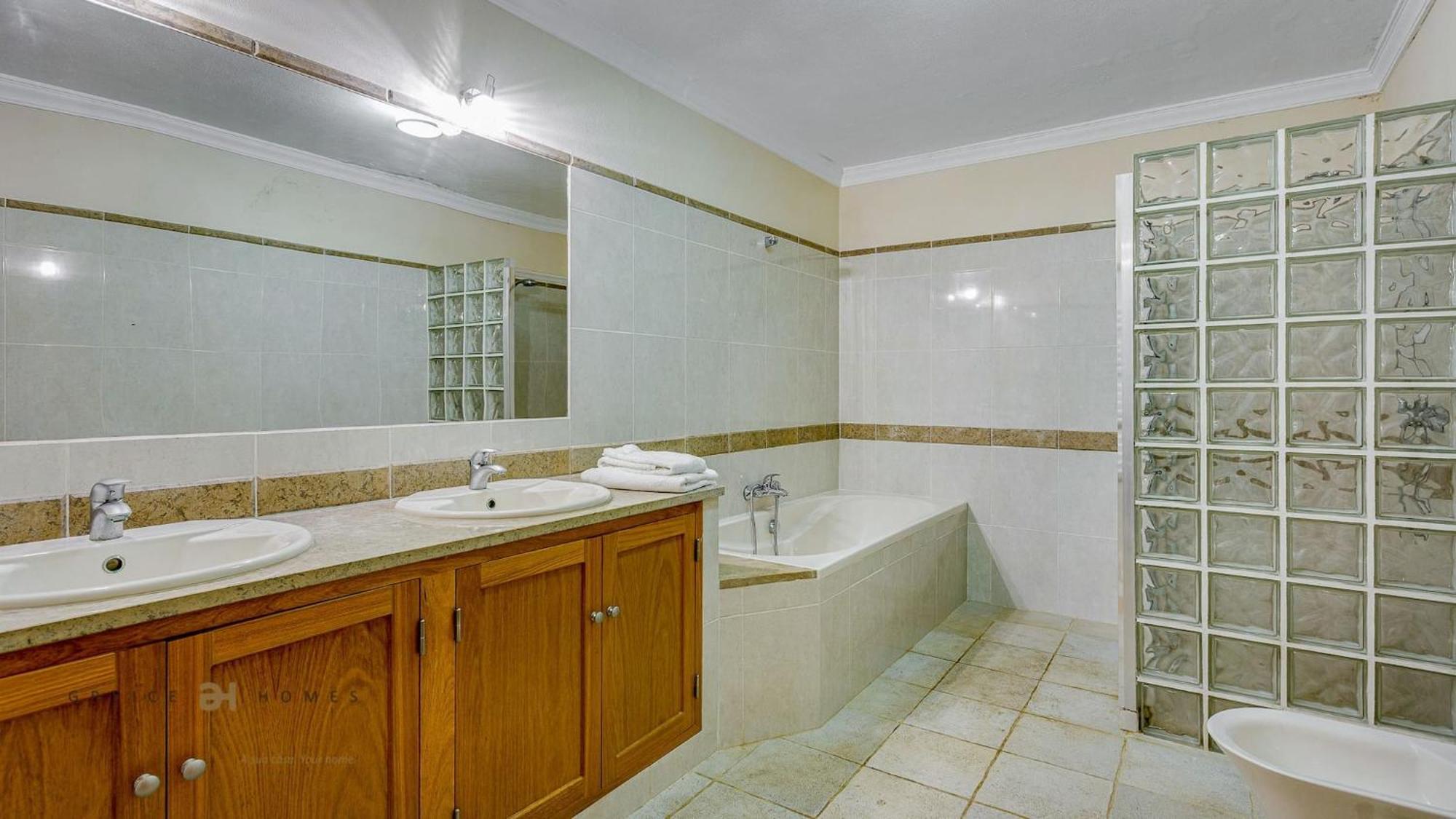 Luxuosa Moradia V5 Em Quarteira - Greice Homes Экстерьер фото