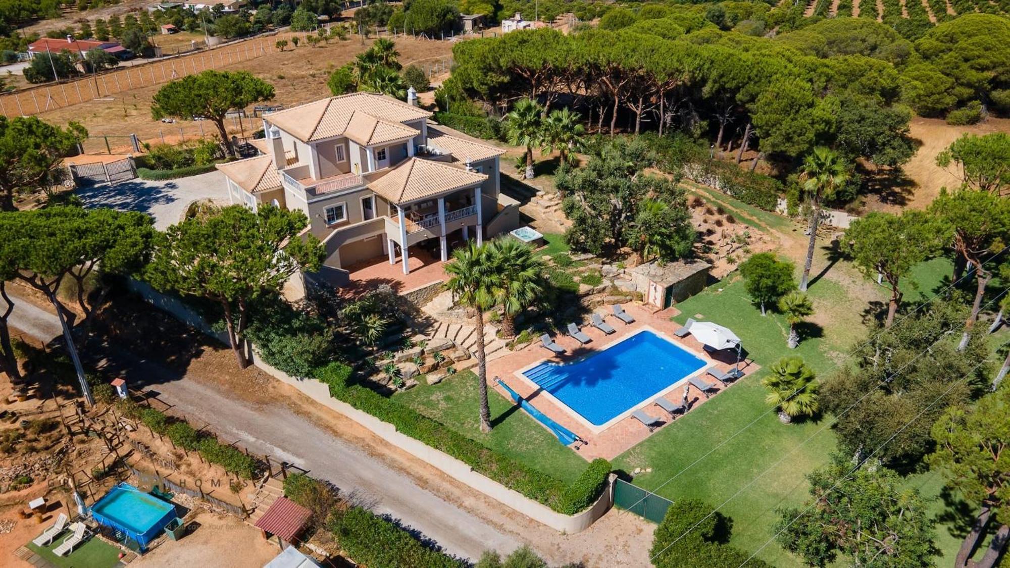 Luxuosa Moradia V5 Em Quarteira - Greice Homes Экстерьер фото